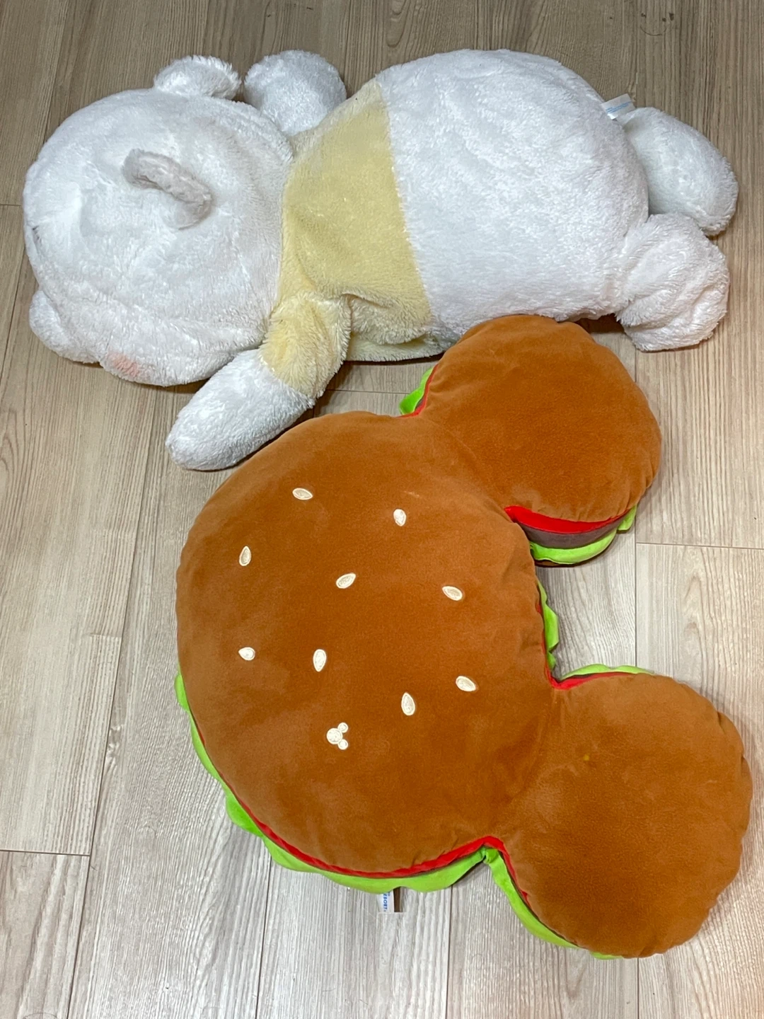 レア。くまのプーさん赤いほっぺ特大ぬいぐるみ白ハンバーガーミッキークッションセットの写真3枚目