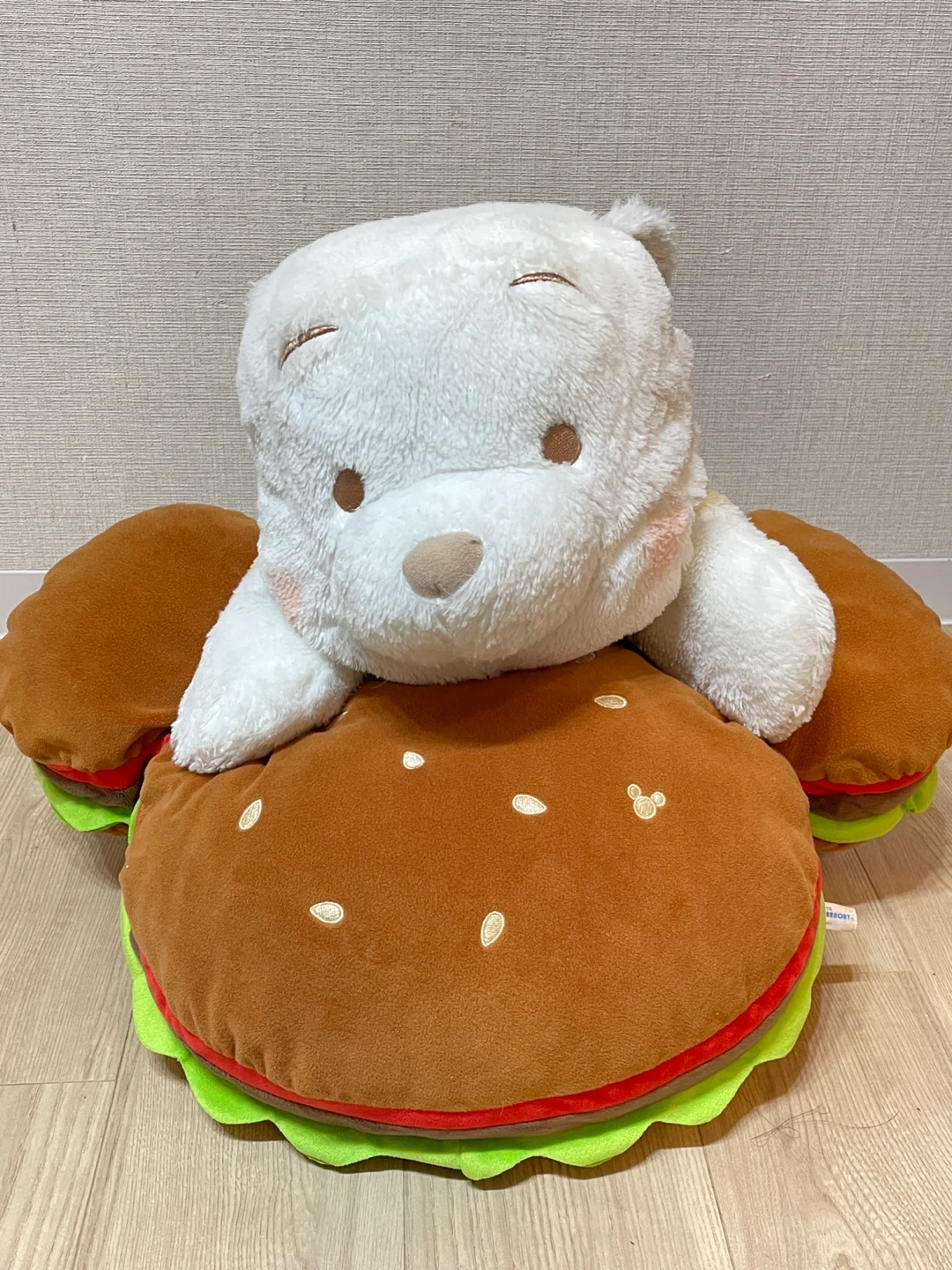 レア。くまのプーさん赤いほっぺ特大ぬいぐるみ白ハンバーガーミッキークッションセット