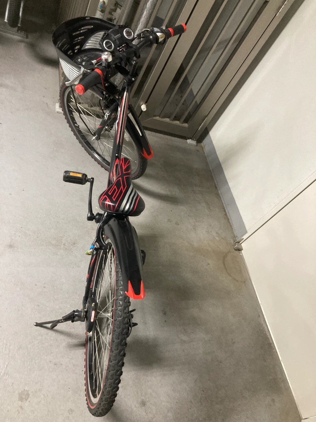 ブリヂストン 子供用自転車 黒 赤24インチの写真4枚目