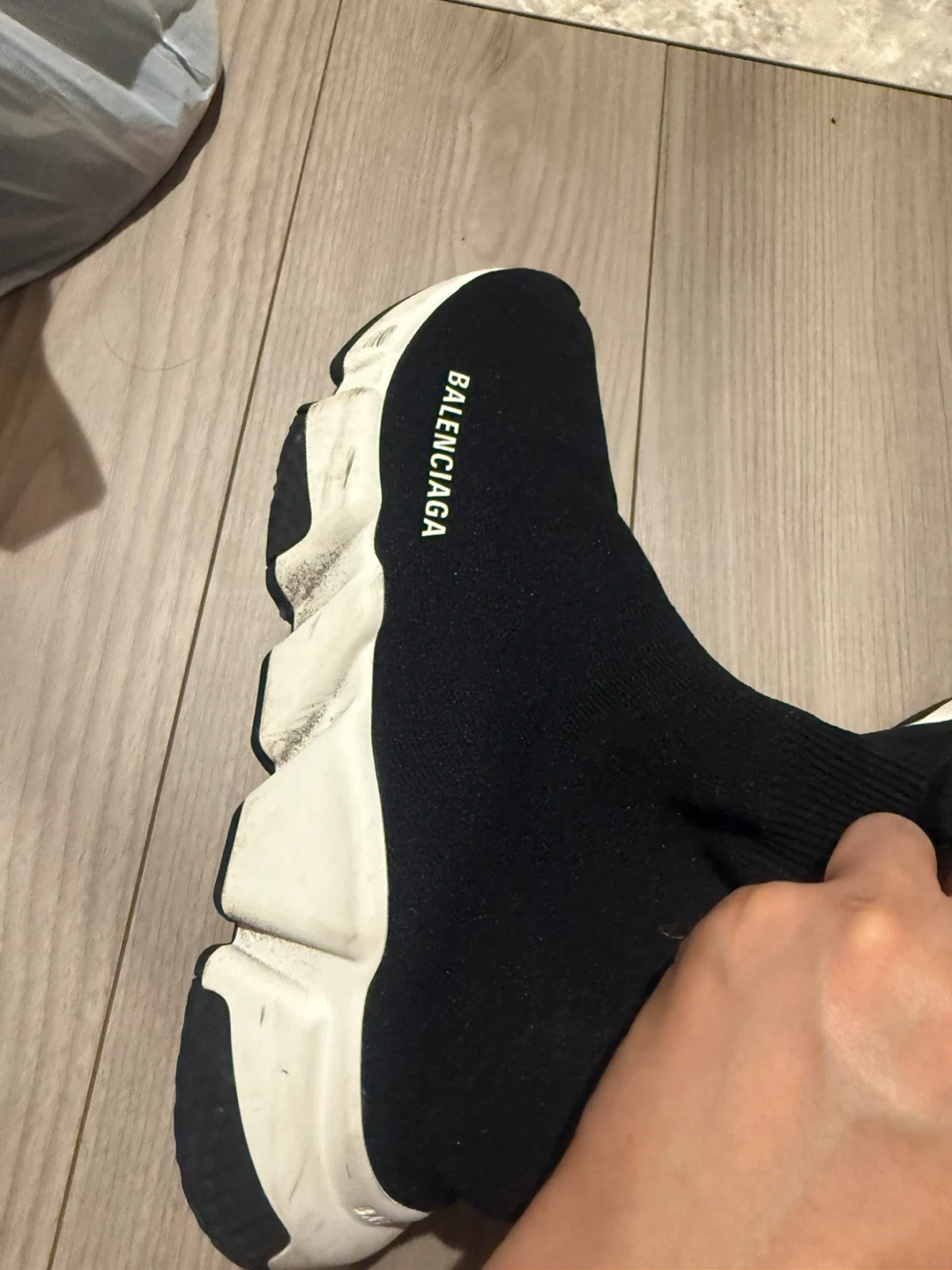 バレンシアガ スニーカー 黒の写真3枚目