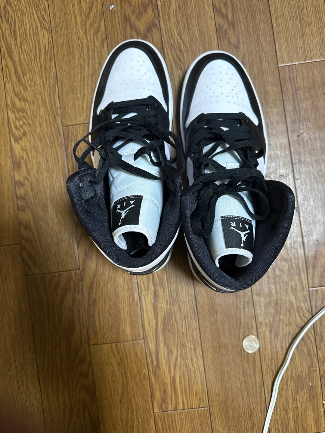 NIKE WMNS AIR JORDAN 1 MID "BLACK WHITEの写真2枚目
