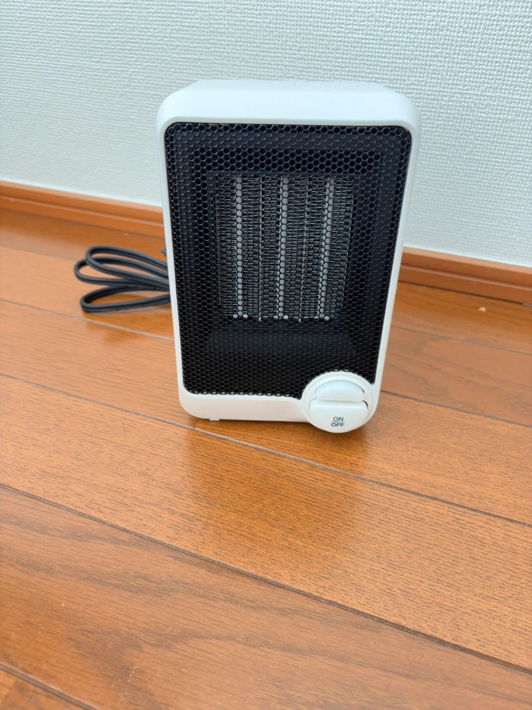 3COINSミニファンヒーター　【暑い時期にお得に買っておきませんか？】ホワイト