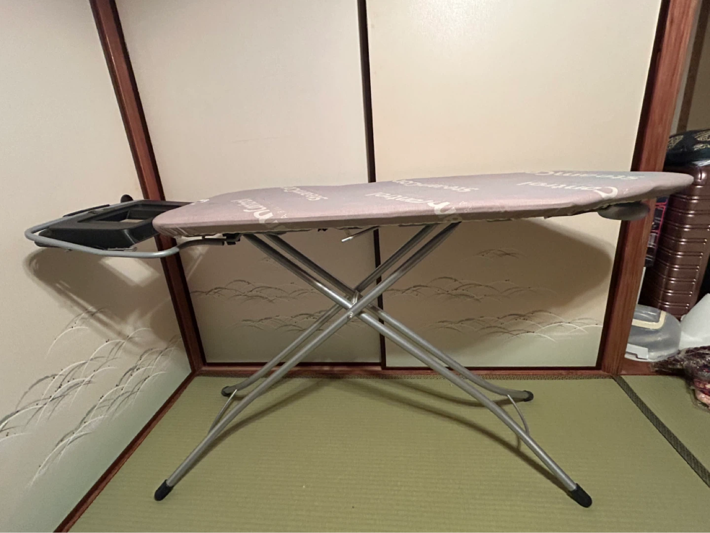 ブラバンシア アイロン台 スタンド式の写真2枚目