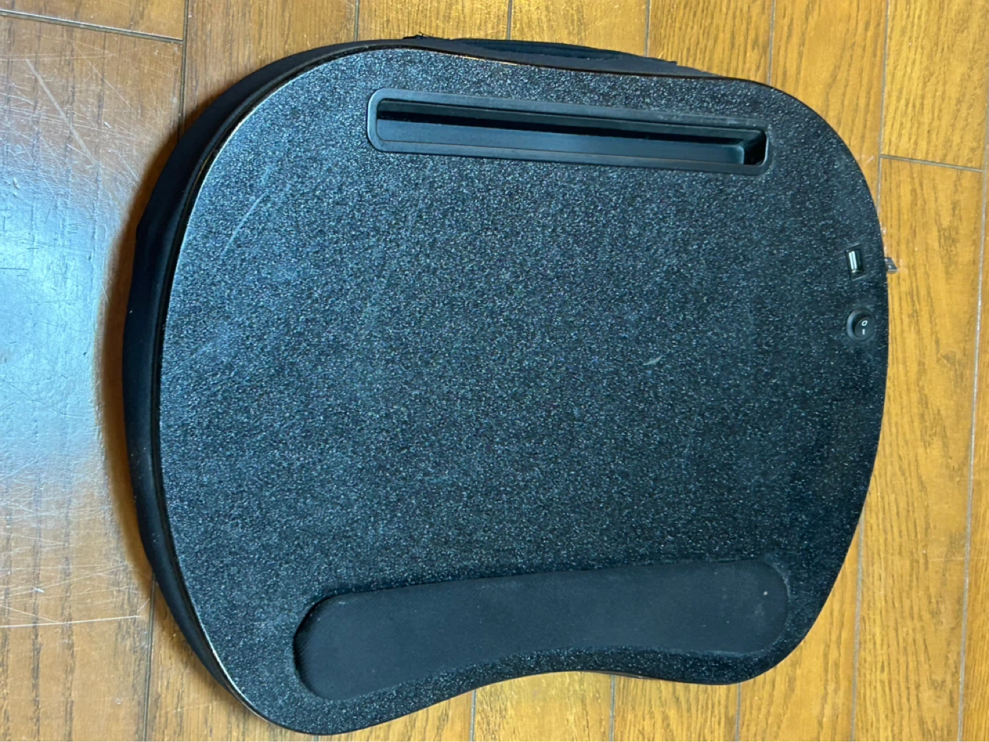 Sofia + Sam 膝上デスク タブレットスロット USBボート付きブラック