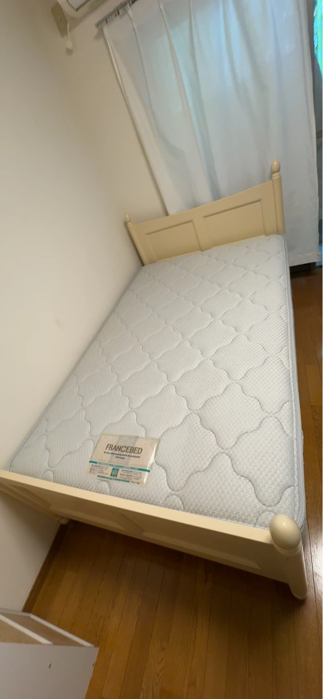⭐︎レア⭐︎LAURA ASHLEY ベッドフレーム➕フランスベッド マットレスの写真2枚目