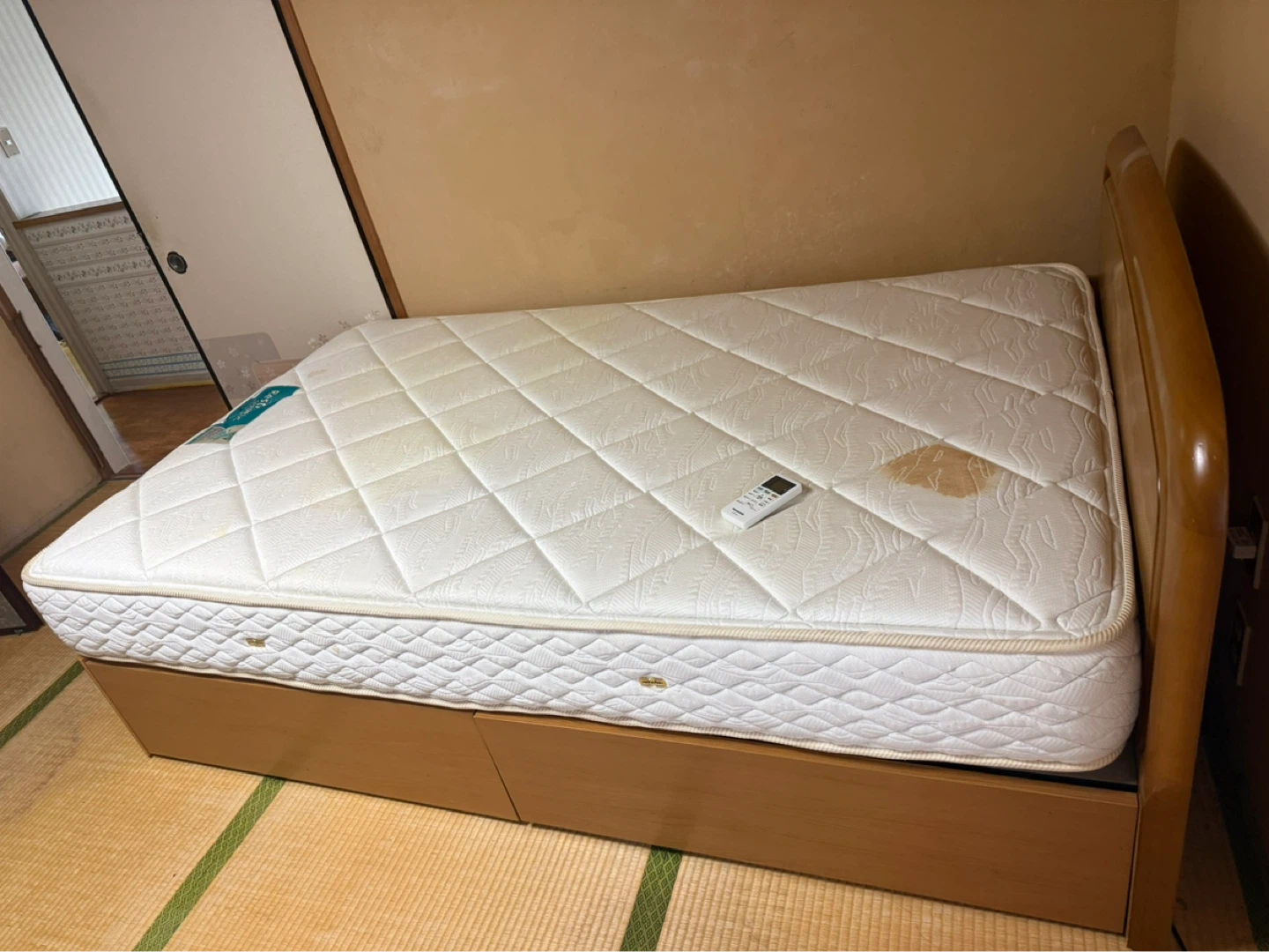 セミダブルマットレス付き