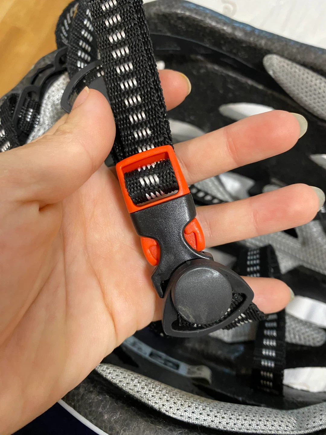 自転車用ヘルメット 青白の写真3枚目