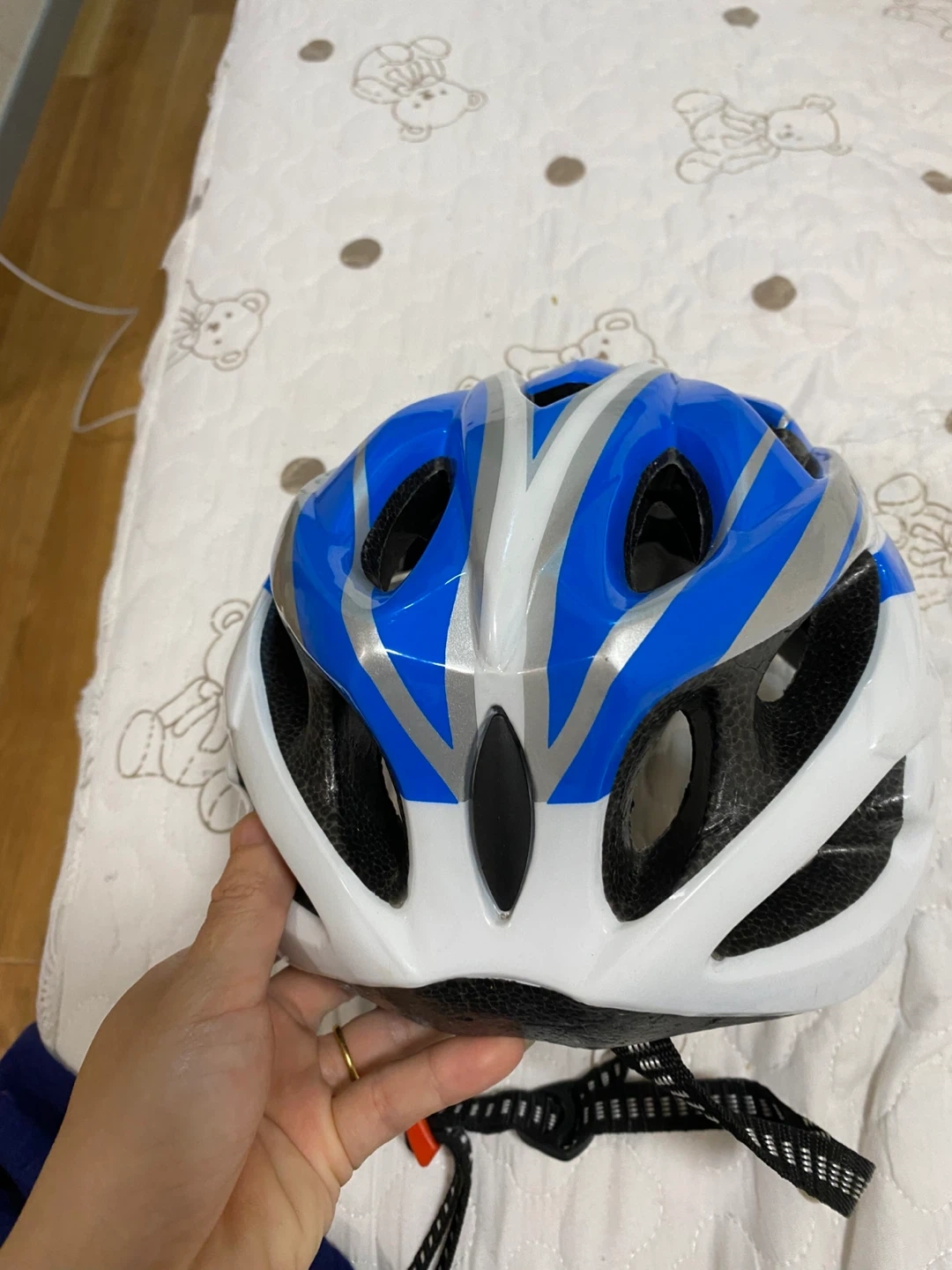自転車用ヘルメット 青白の写真6枚目