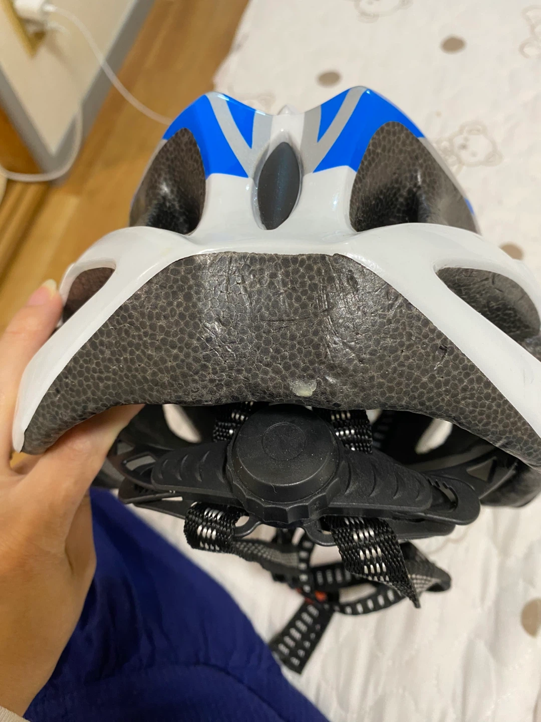 自転車用ヘルメット 青白の写真5枚目