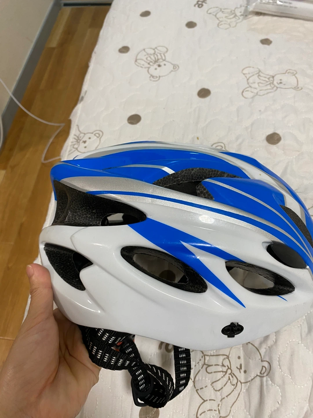 自転車用ヘルメット 青白の写真7枚目