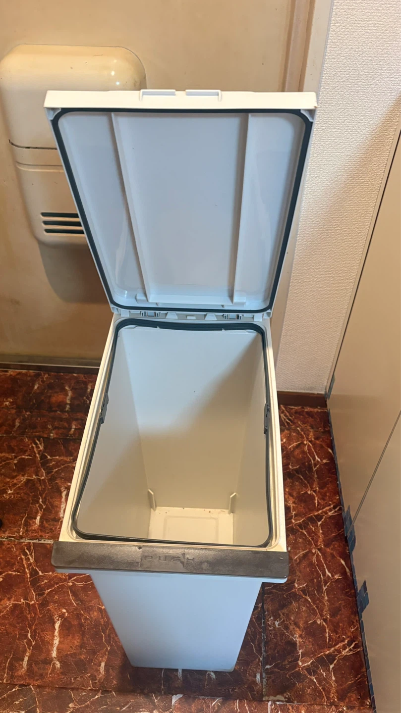 プッシュ式 ゴミ箱 ブラウンの写真2枚目