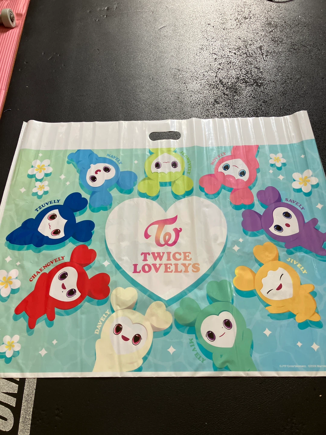 TWICE LOVELYS ショッパー