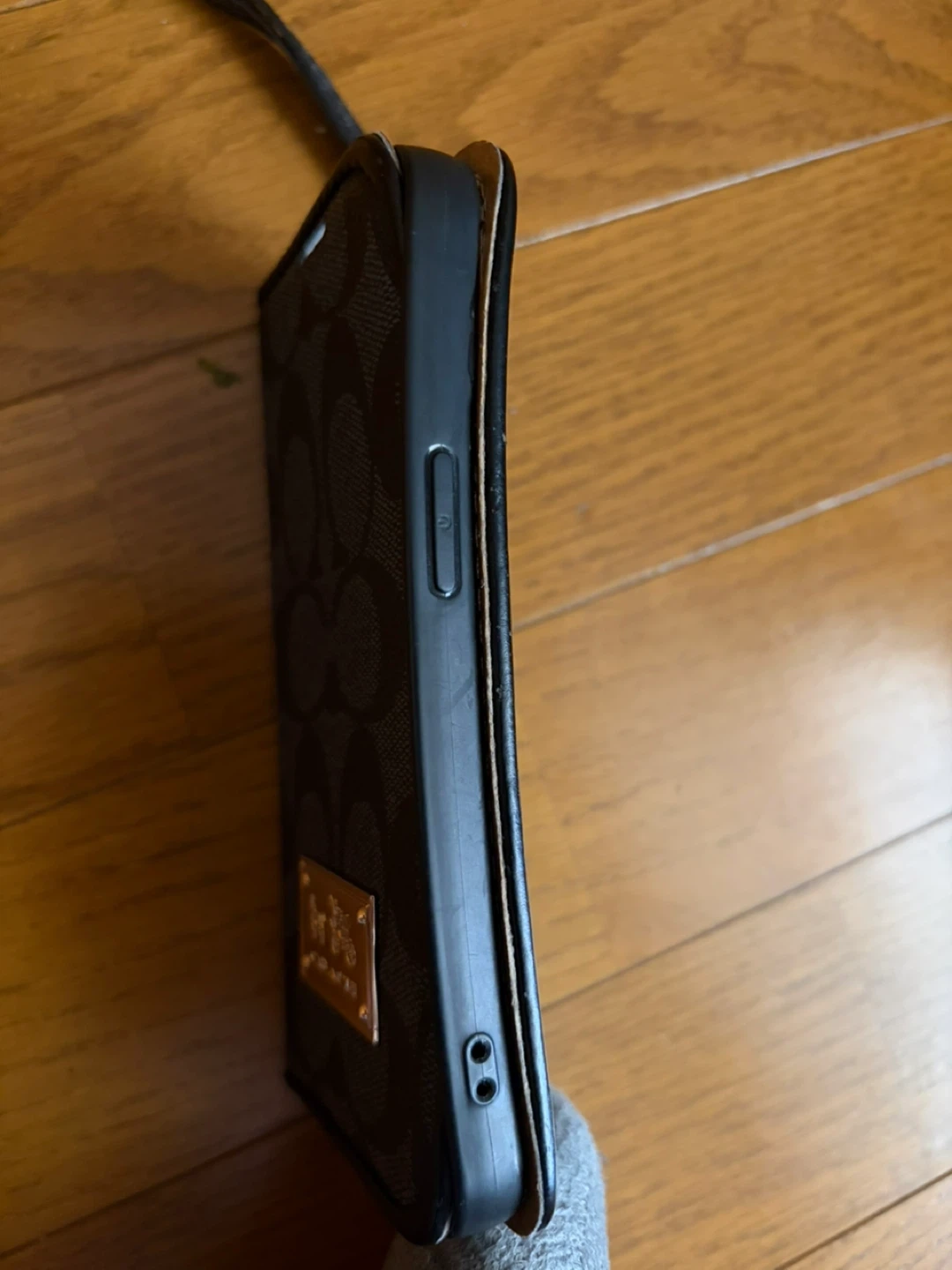 コーチ iPhone14手帳型ケース 黒の写真4枚目