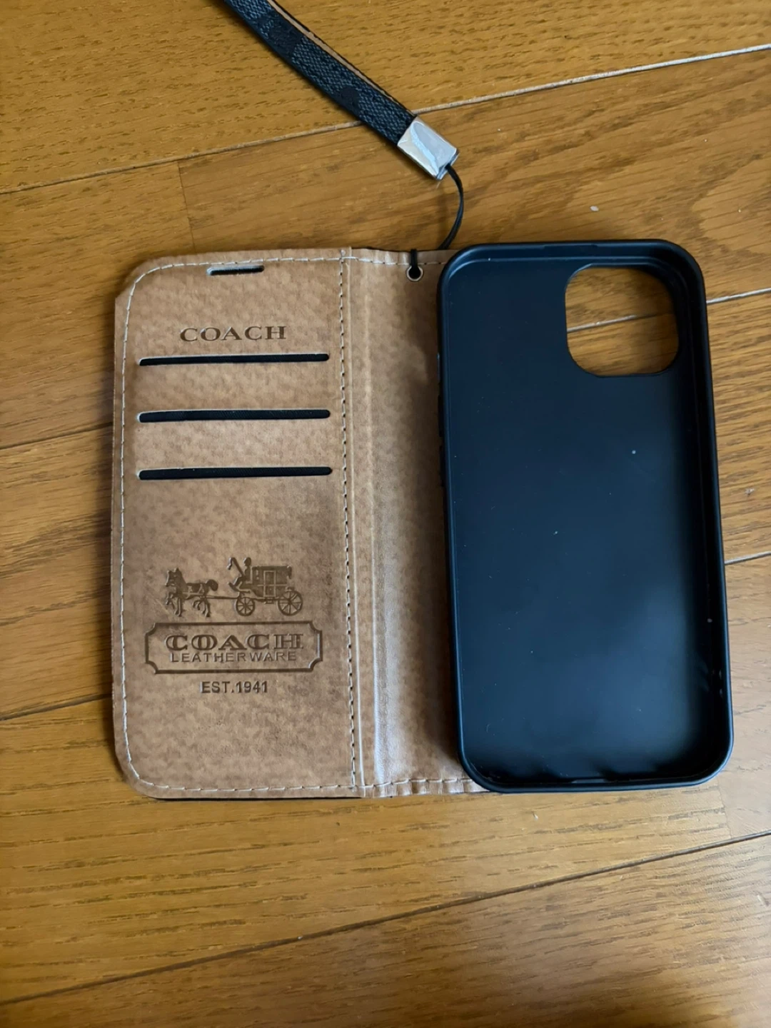 コーチ iPhone14手帳型ケース 黒の写真2枚目