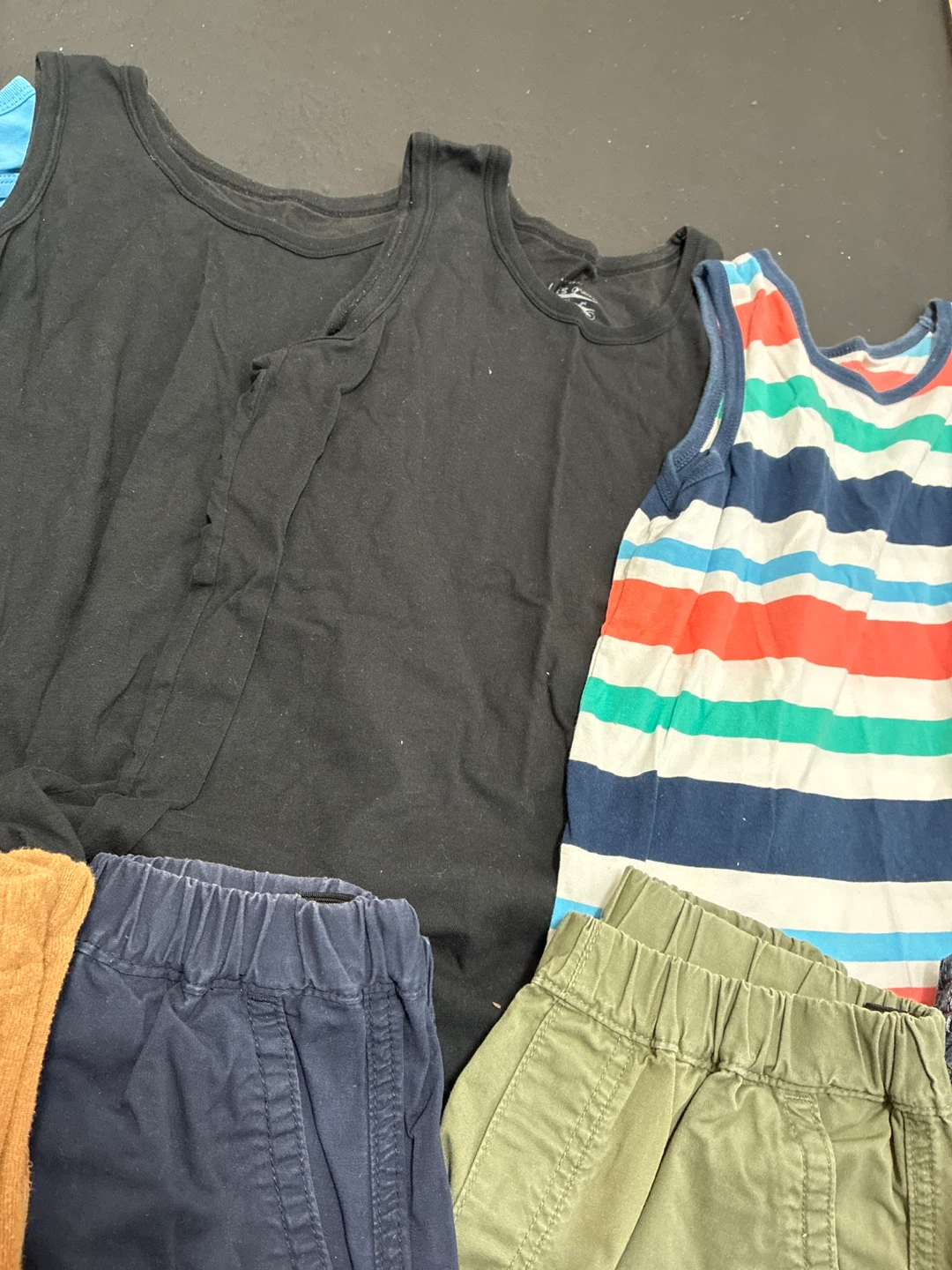 子供服　150  春夏服　まとめ売り ズボン・タンクトップ等の写真3枚目