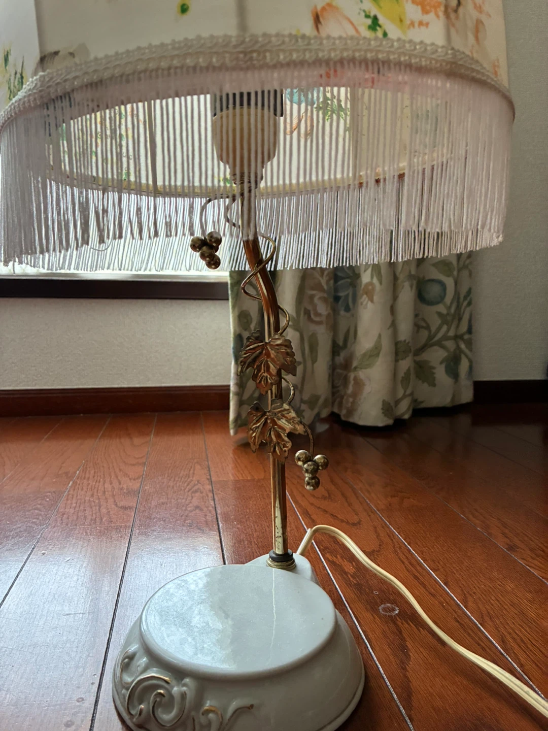 アンティーク調 スタンドライト 花柄フリンジの写真5枚目