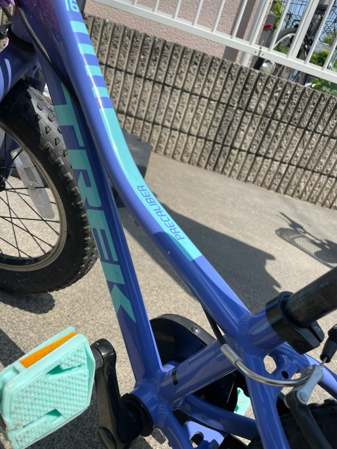 トレック プレキャリバー16インチ自転車用補助輪付の写真4枚目