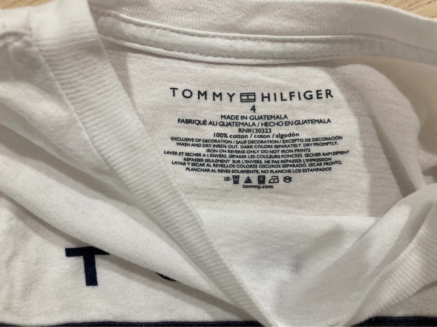 トミーフィルフィガーTシャツの写真2枚目