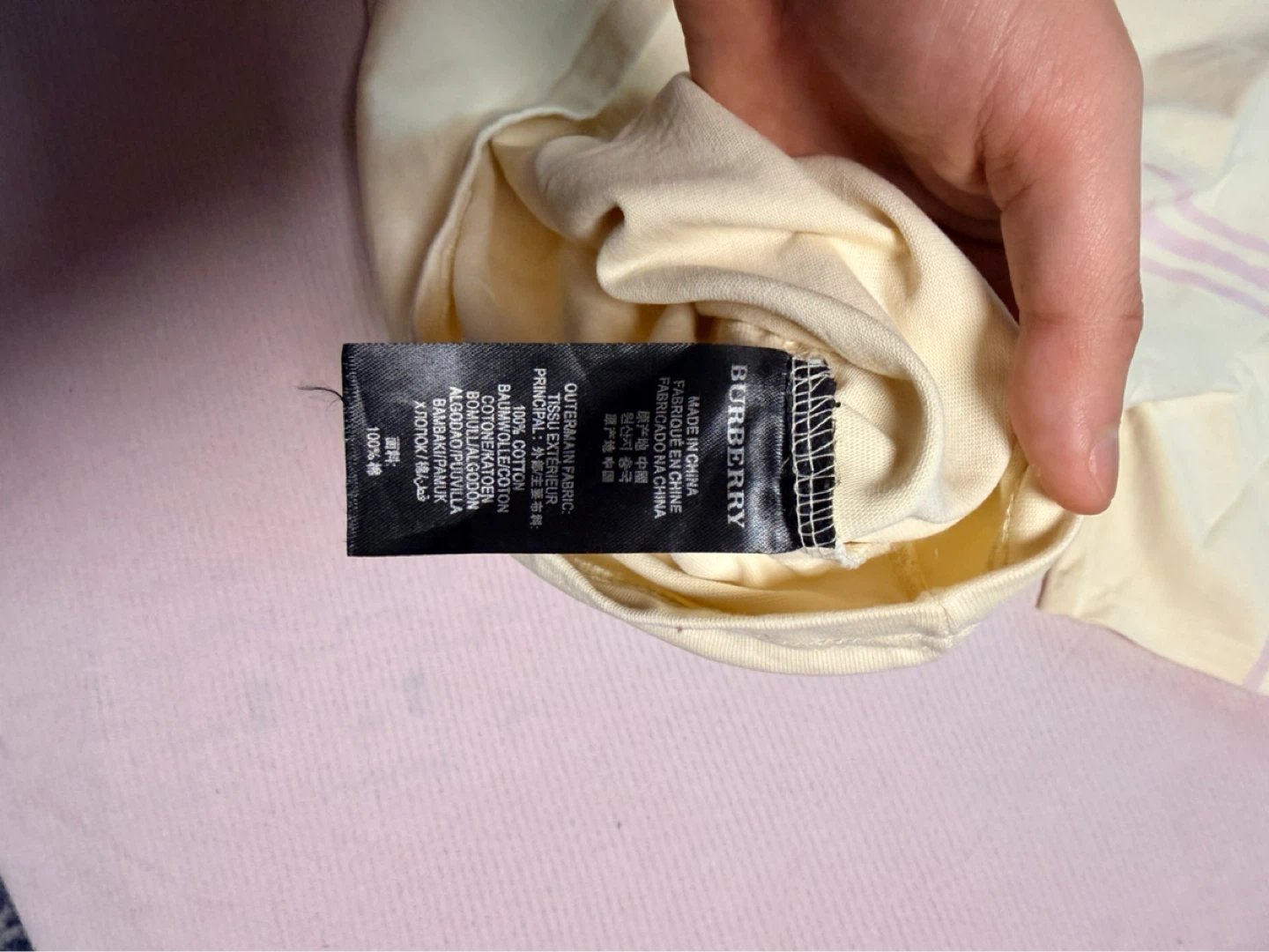 新品・未使用バーバリー 半袖Tシャツ クリーム色 XLサイズの写真4枚目