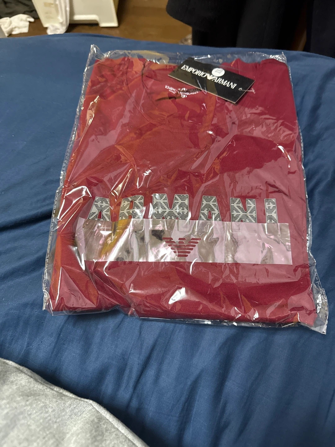 エンポリオアルマーニ Tシャツ 赤