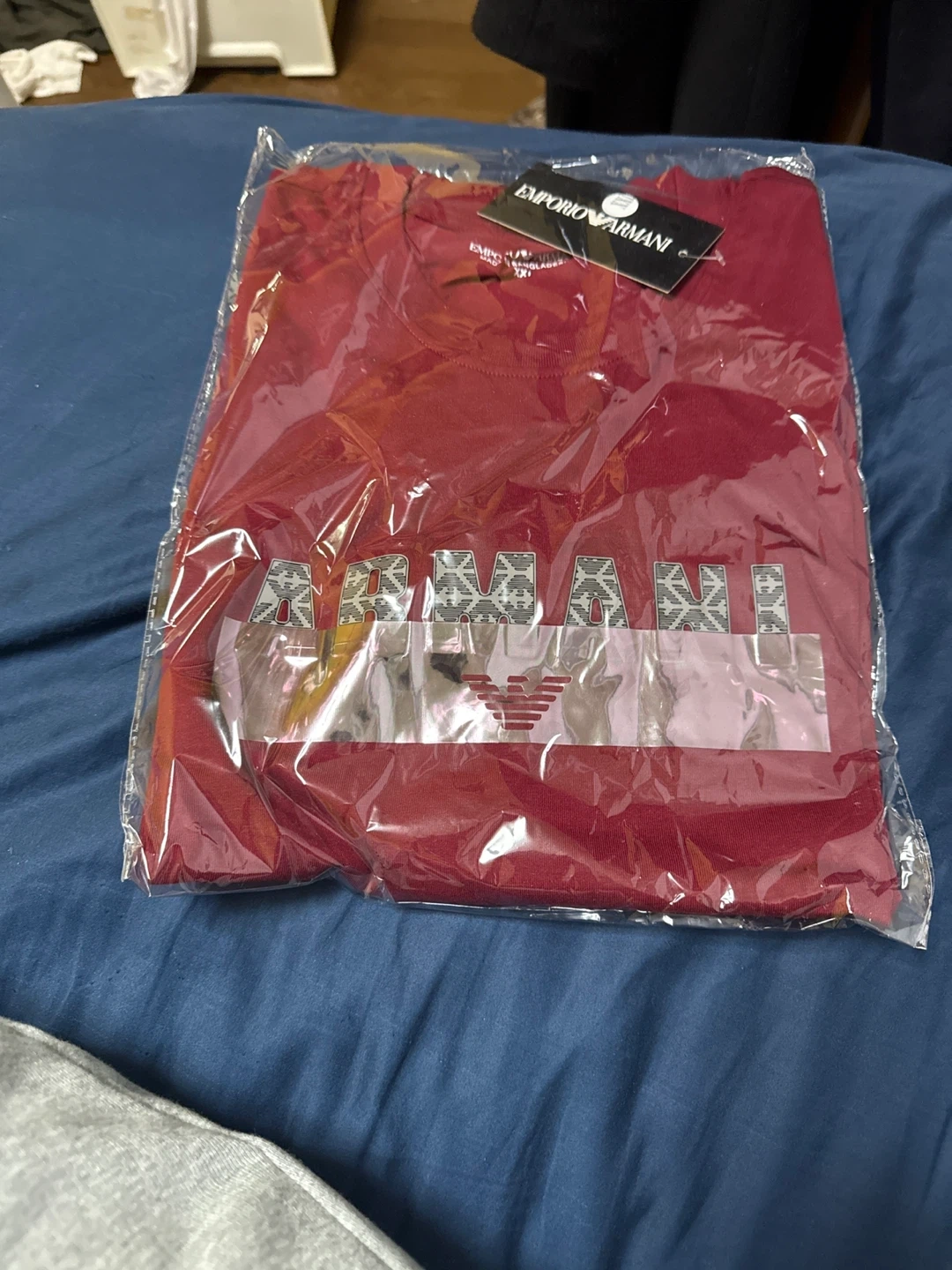エンポリオアルマーニ Tシャツ 赤