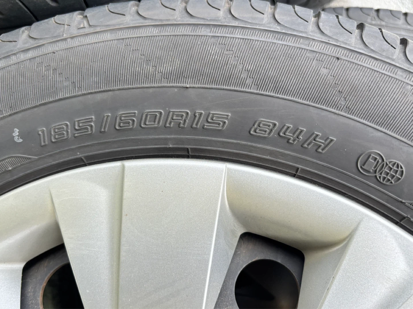 ダンロップ サマータイヤ 185/60R15 4本セットの写真3枚目