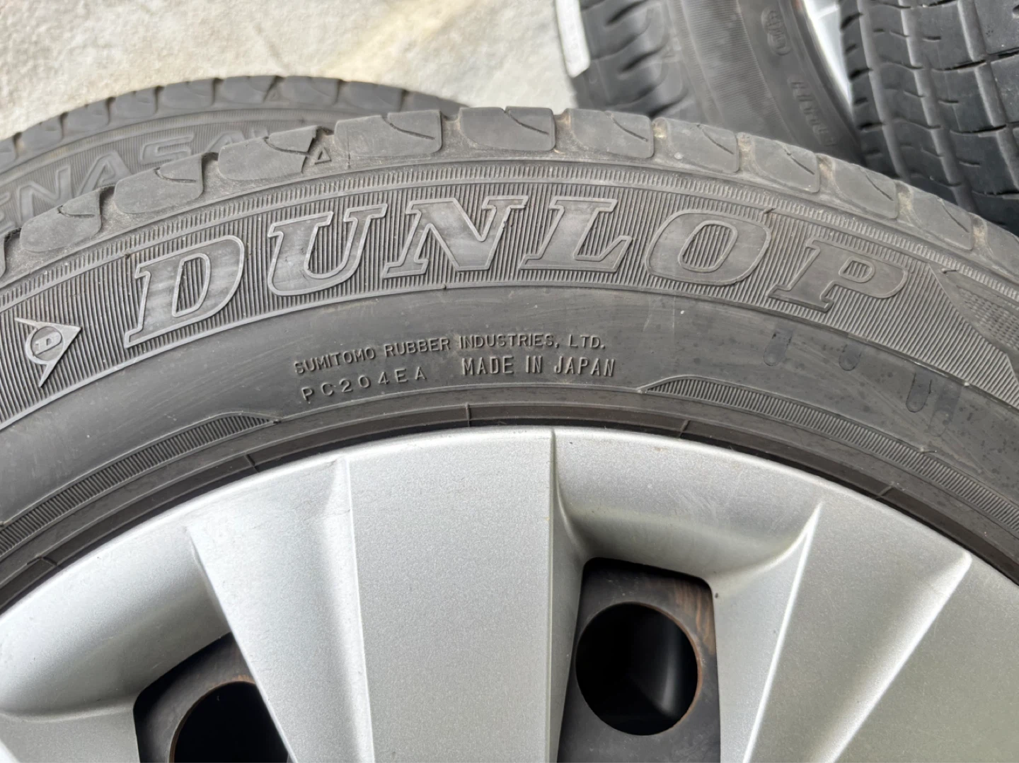 ダンロップ サマータイヤ 185/60R15 4本セットの写真2枚目
