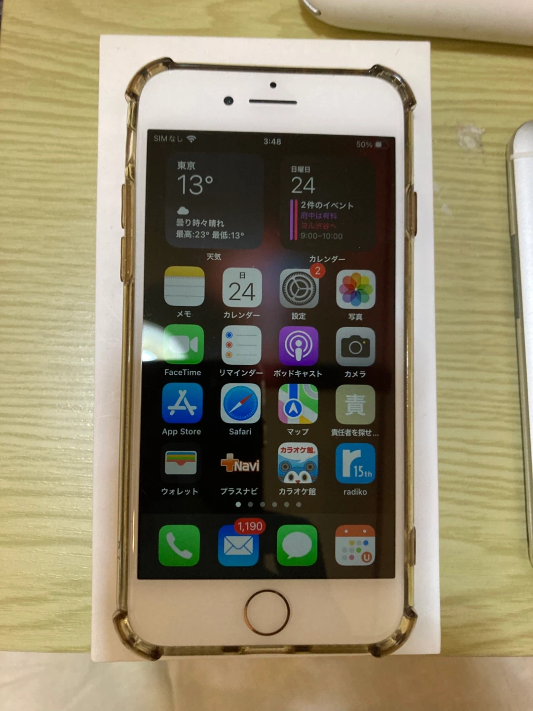 iPhone8 ゴールド SIMフリーの写真2枚目