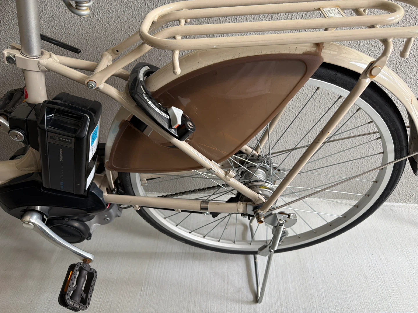 ブリヂストン 電動アシスト自転車 ベージュの写真4枚目