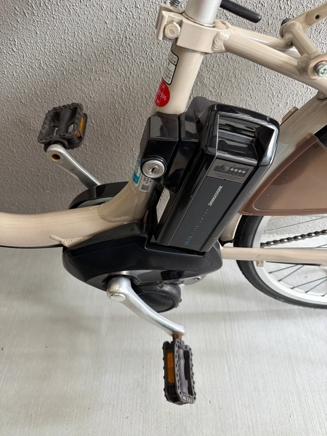 ブリヂストン 電動アシスト自転車 ベージュの写真3枚目