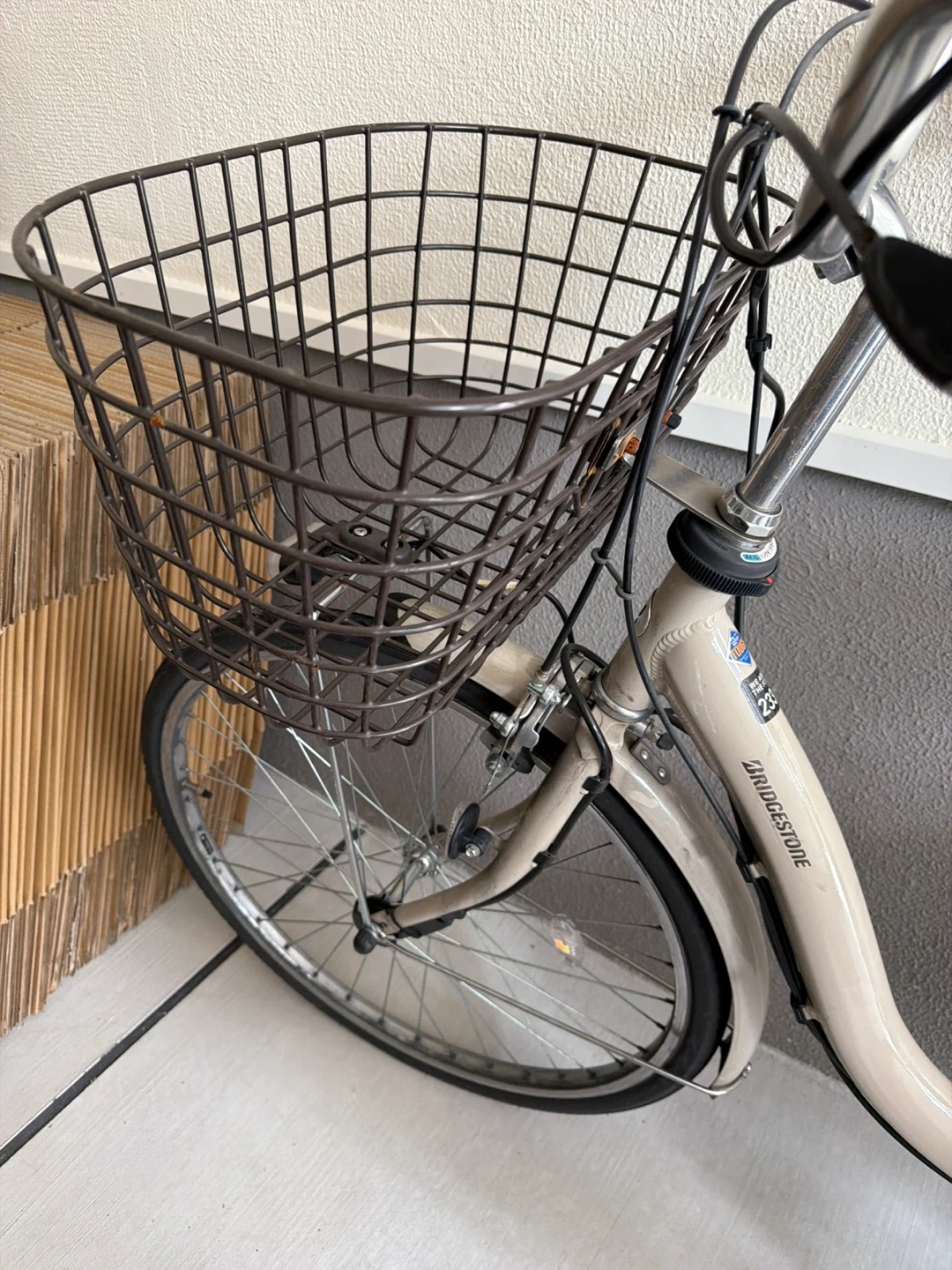 ブリヂストン 電動アシスト自転車 ベージュの写真2枚目