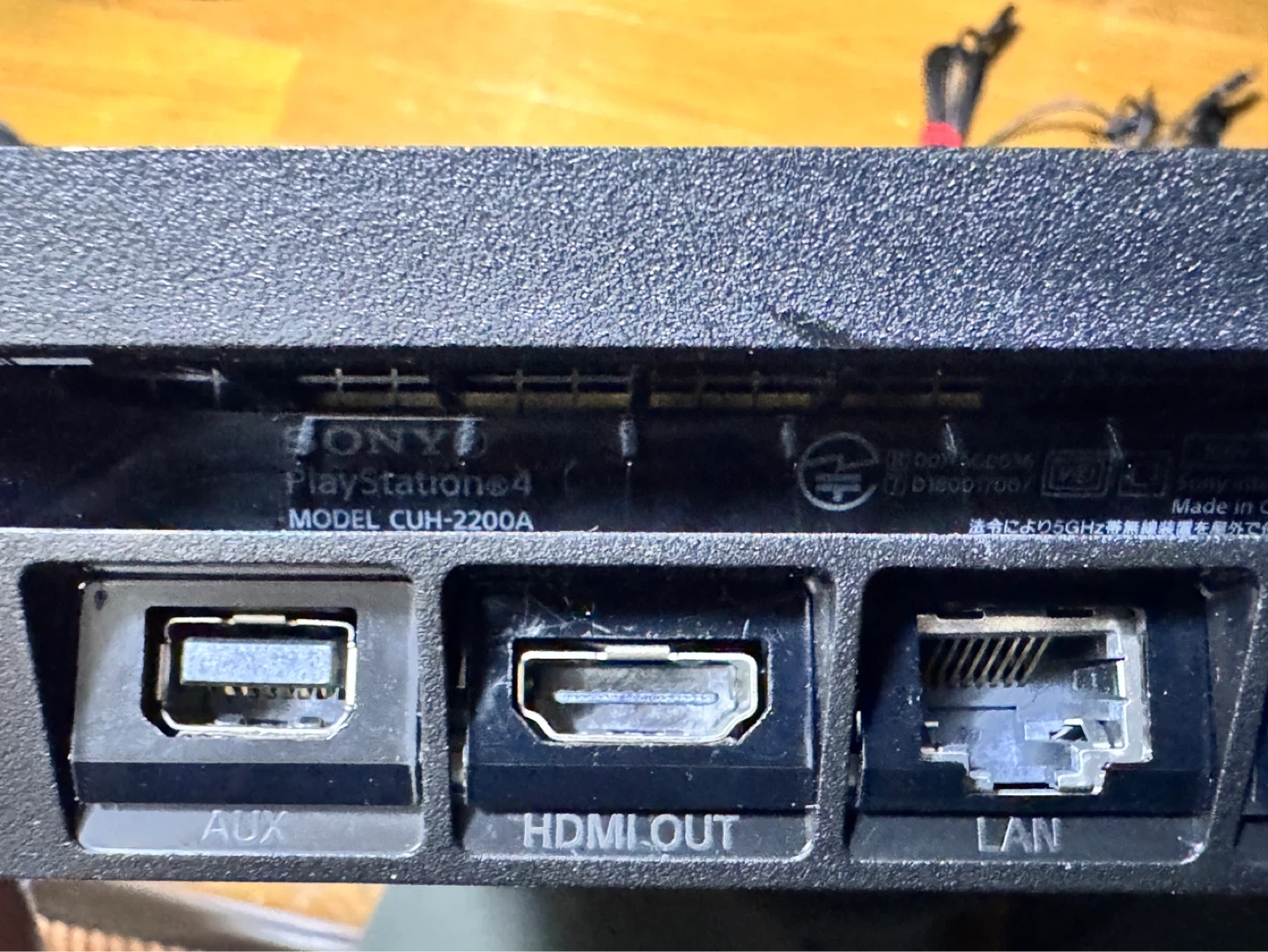 【箱あり】PS4 500GB CUH-2200A Jet Black 背面ボタン付きの写真5枚目