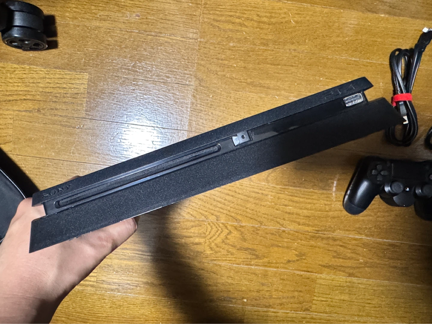 【箱あり】PS4 500GB CUH-2200A Jet Black 背面ボタン付きの写真2枚目
