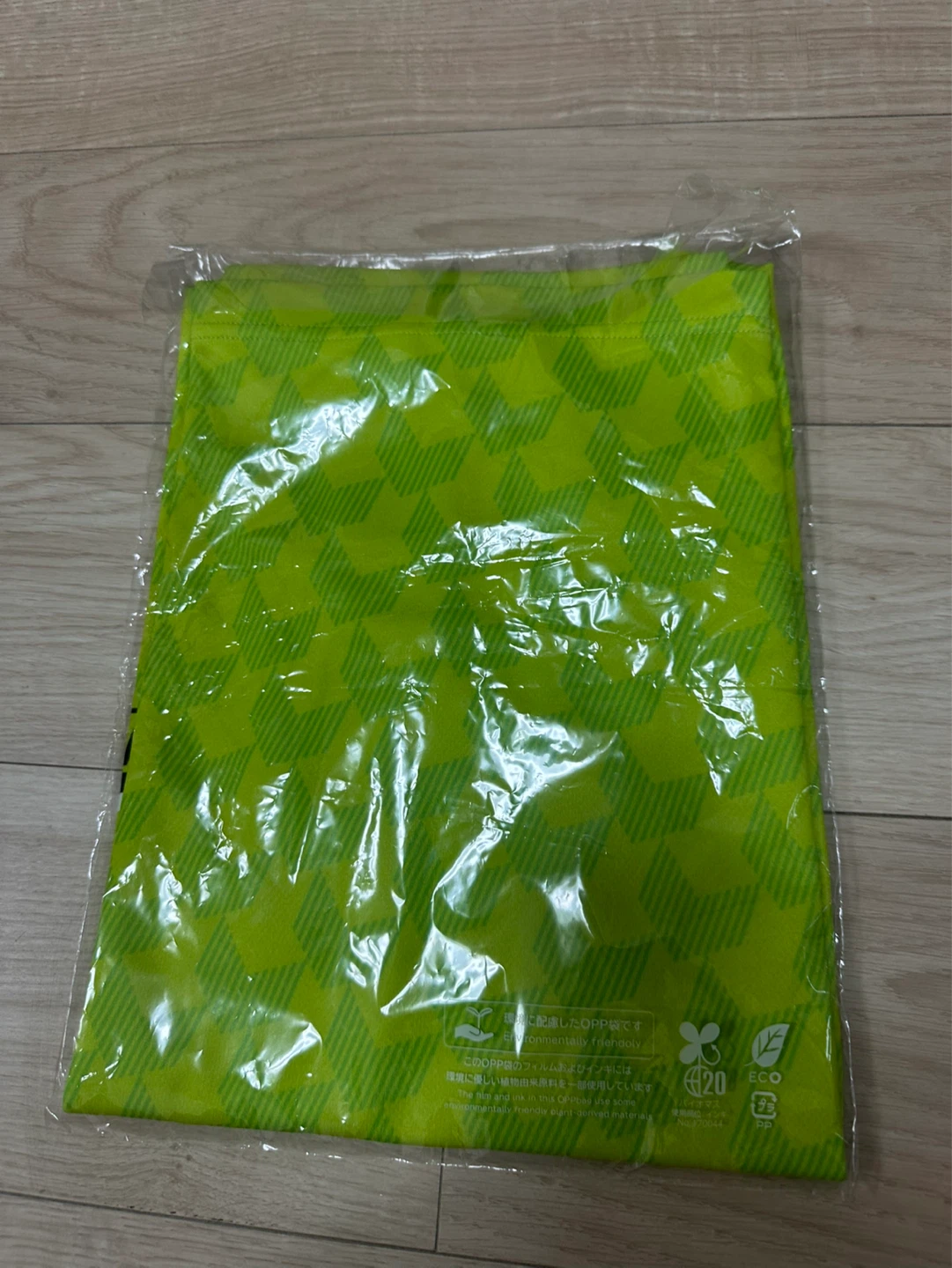 ボディーメンテ　 Tシャツ 黄緑 Sサイズの写真2枚目