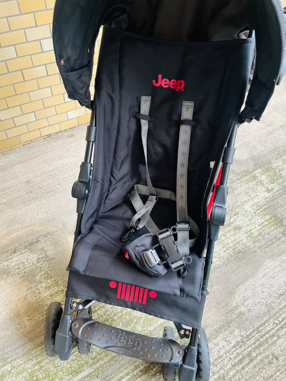 きれい　軽量で旅行用に最適です　ジープ ベビーカー アドベンチャー 黒　b型の写真2枚目