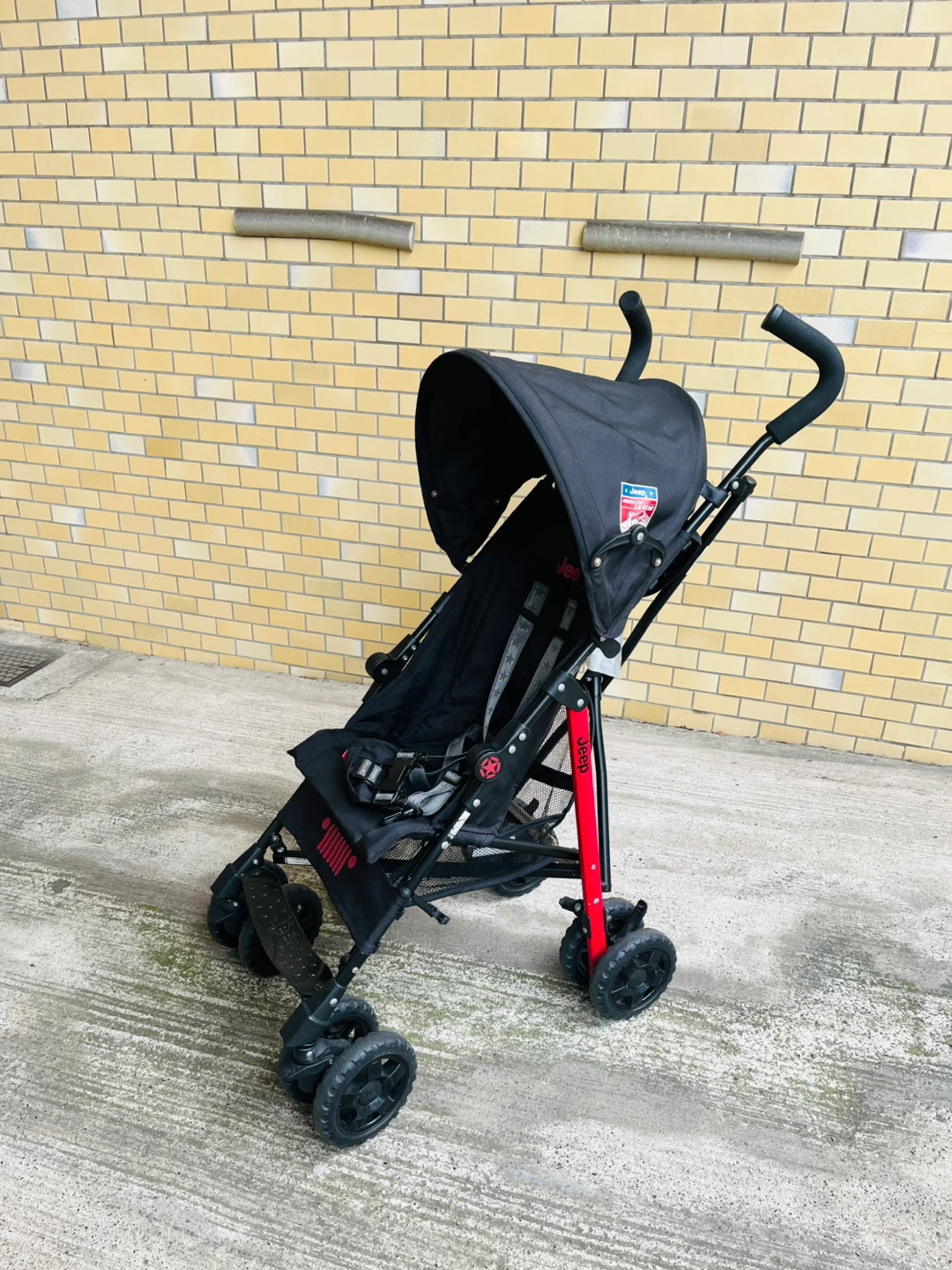きれい　軽量で旅行用に最適です　ジープ ベビーカー アドベンチャー 黒　b型
