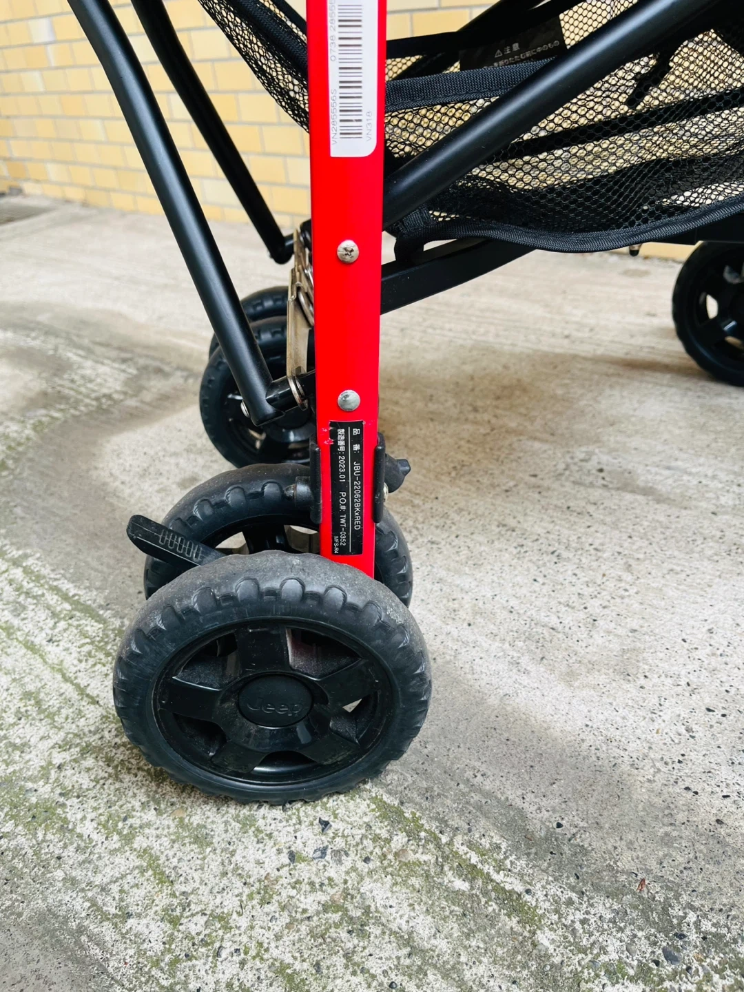 きれい 軽量で旅行用に最適です ジープ ベビーカー アドベンチャー 黒 b型の写真5枚目