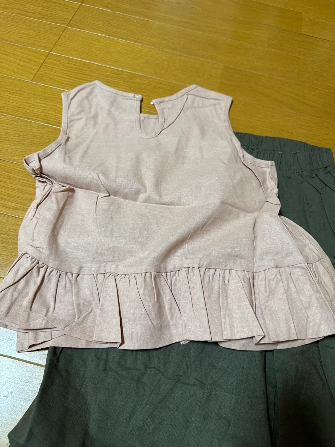 セットアップ ノースリーブ フリル カーキ ピンクの写真3枚目