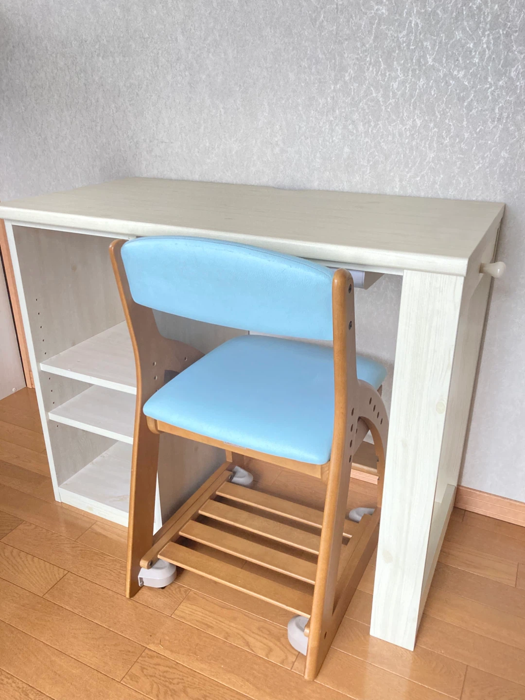 家前引き取り限定　机と子供用イス　セット