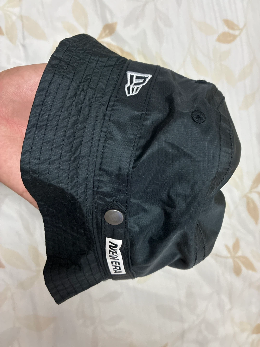 ニューエラ バケットハット 黒 S/Mサイズ 新品3千から4千ぐらい