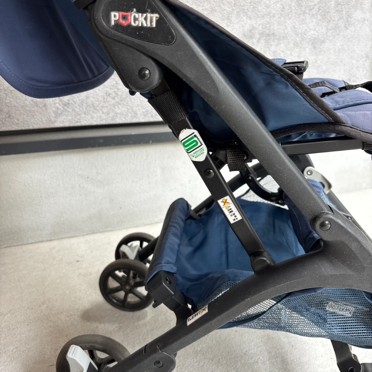 ポキット POCKIT コンパクトベビーカー ネイビー 折りたたみ式の写真7枚目