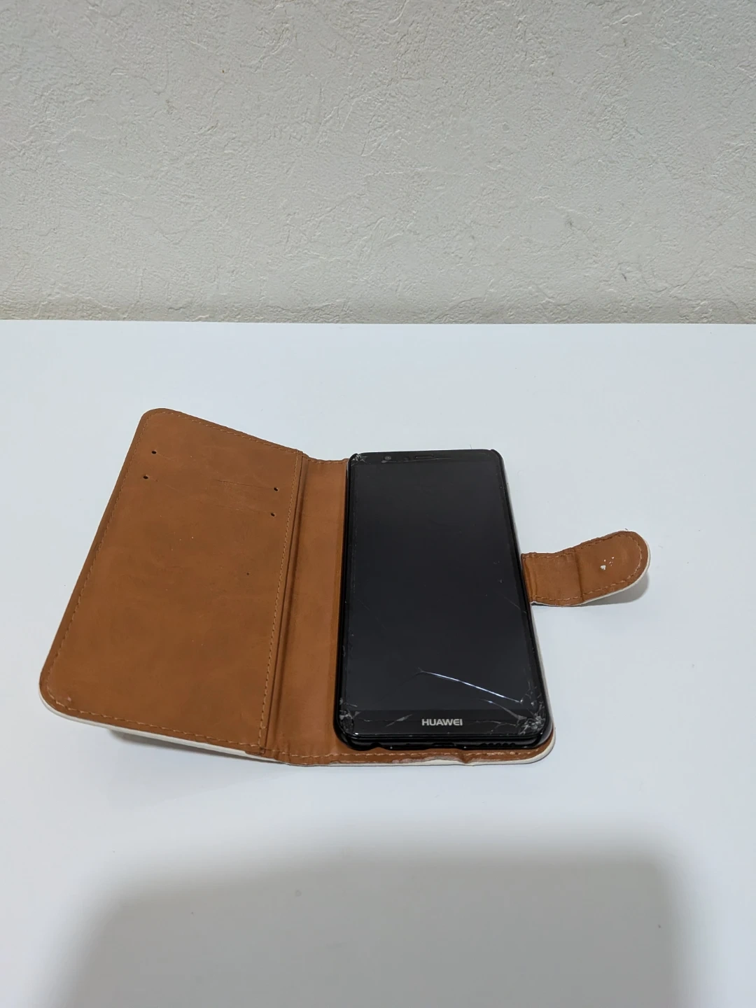 【5月中のみ出品!】Huawei novalite2本体(手帳型ケースと充電器付き)の写真3枚目