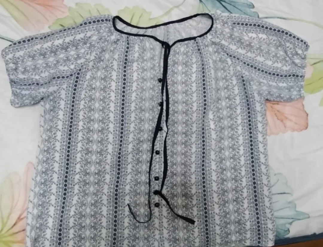 花柄刺繍 ブラウス 紺系