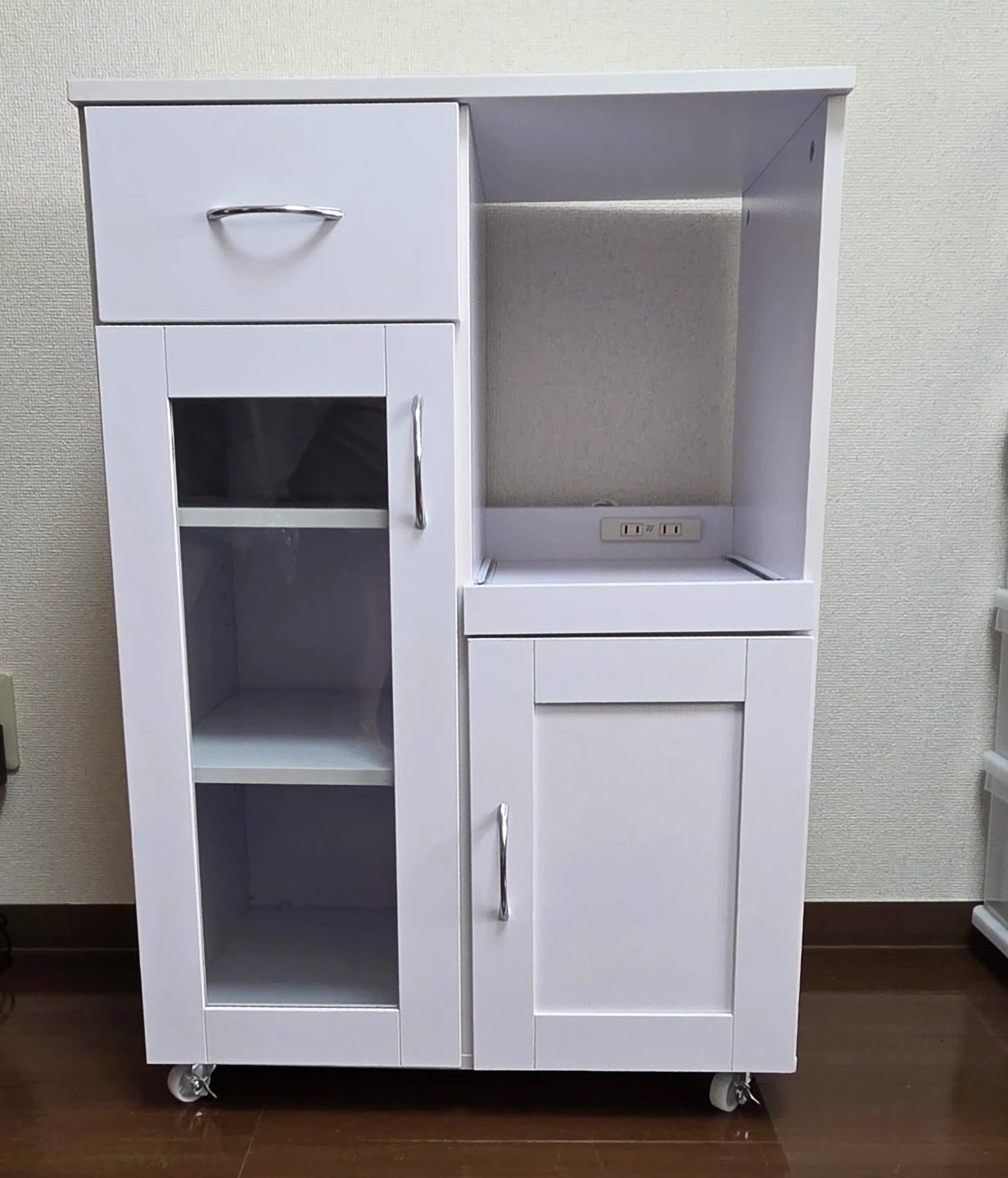 キッチンワゴン スライド棚、キャスター付き、 コンセント2口付き ホワイト