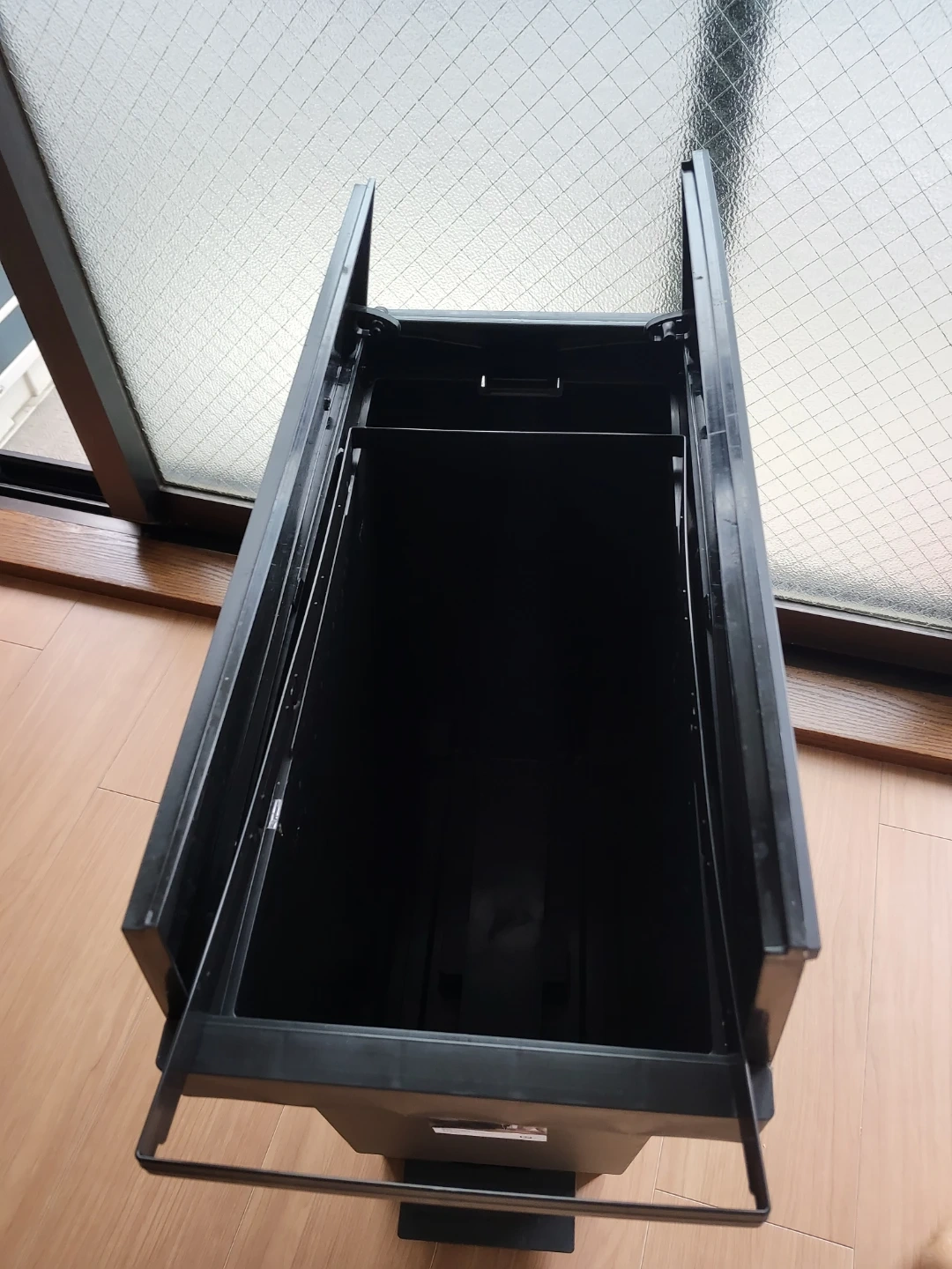 ニトリ 棚下でも使えるペダルペール 32L ブラックの写真3枚目