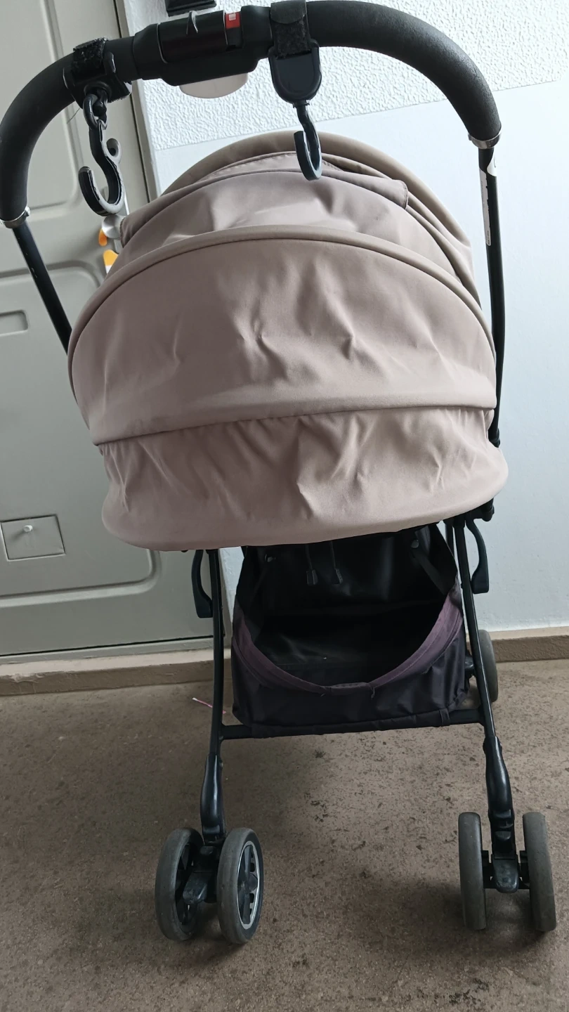 アプリカ ベビーカー 両対面式 レインカバー付きの写真5枚目