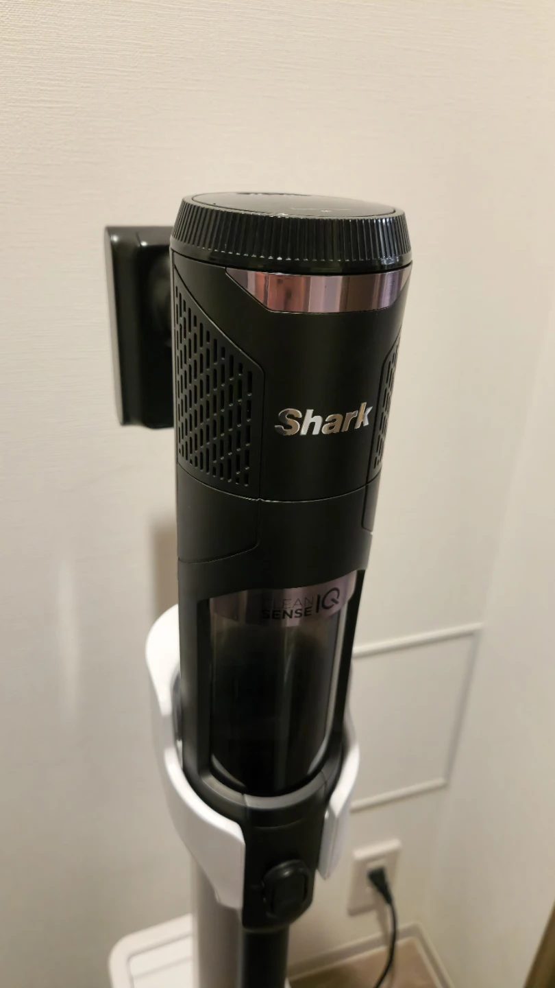 シャーク コードレス掃除機 自動ゴミ収集ドック付きの写真3枚目