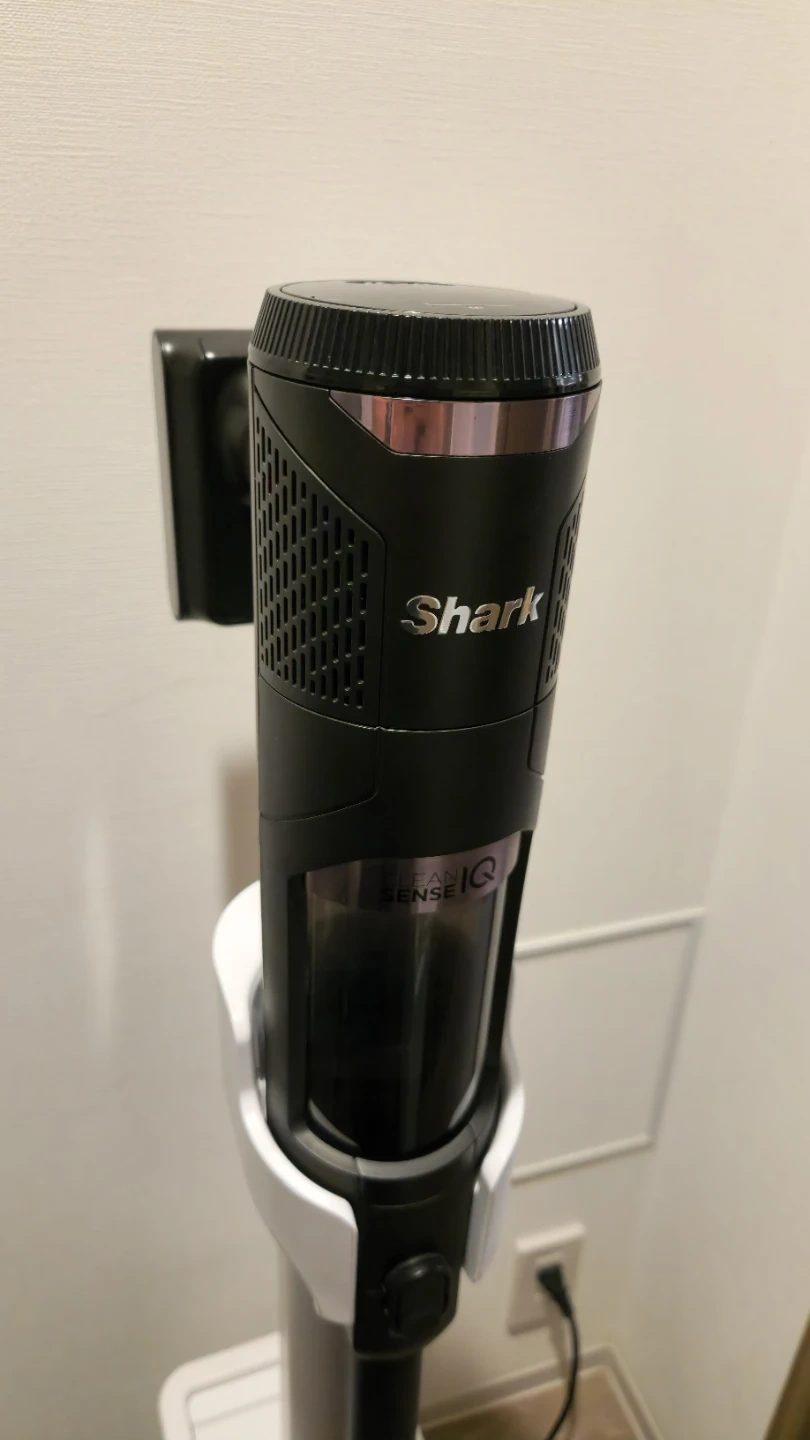 シャーク コードレス掃除機 自動ゴミ収集ドック付きの写真3枚目