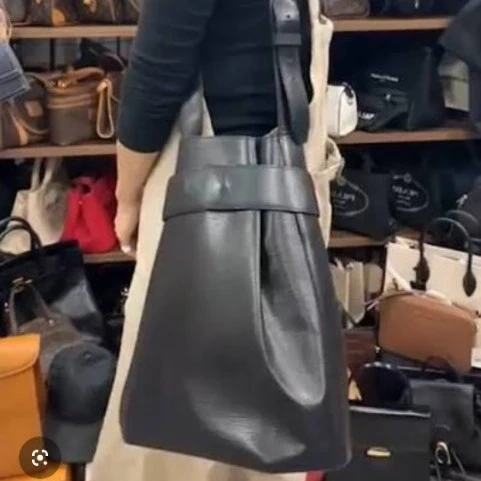ルイヴィトン エピ ショルダーバッグ 黒