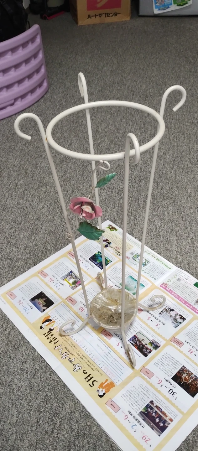 アンティーク調 傘立て ホワイト 薔薇モチーフの写真2枚目